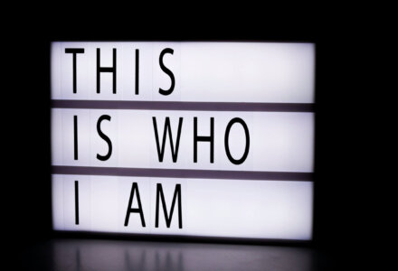 Bild mit Text: This is who I am