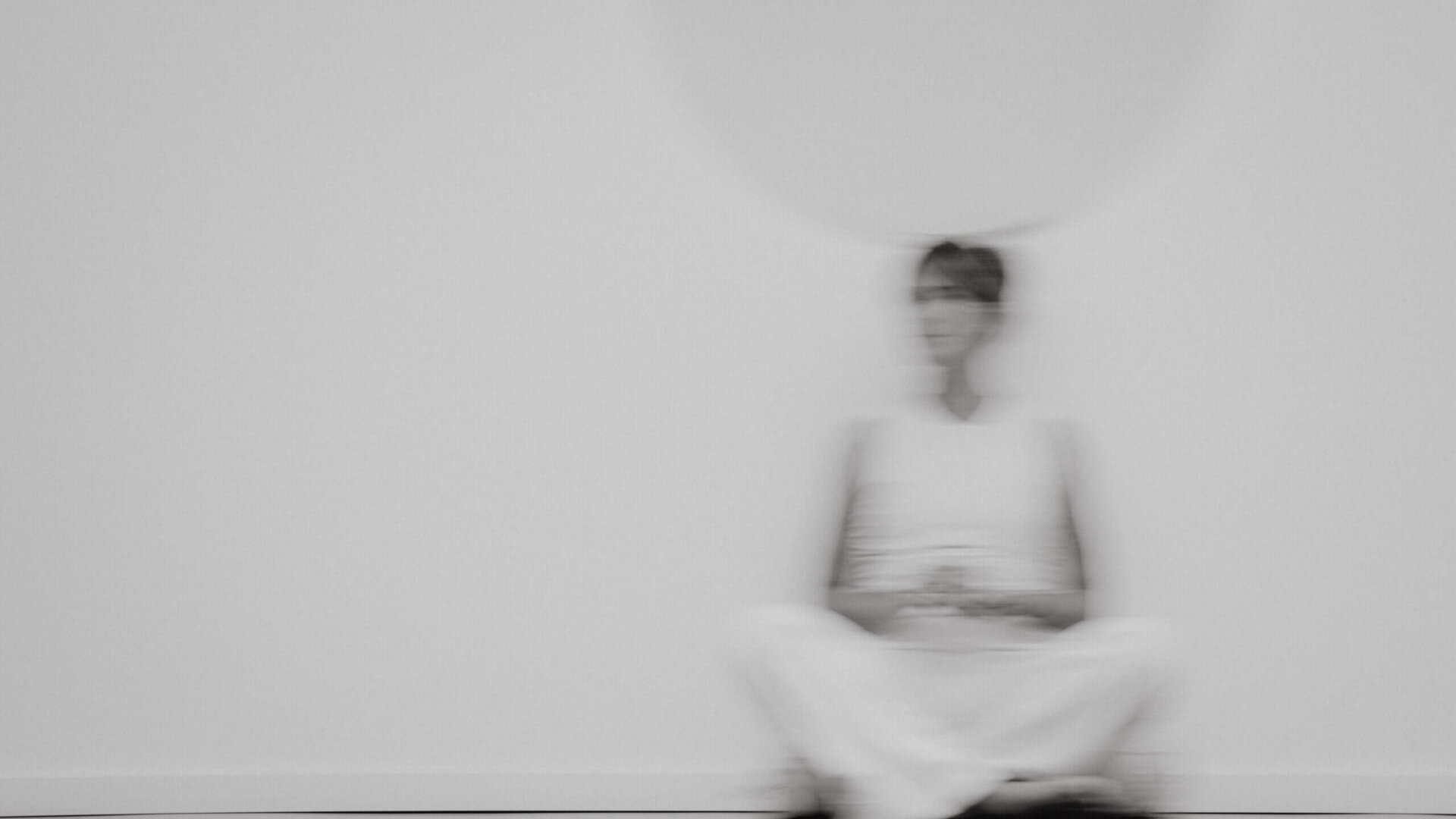 Julia im Yogasitz